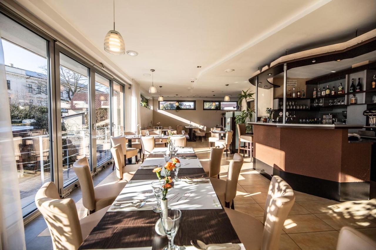 Penzion A Restaurant Barbora クトナー・ホラ エクステリア 写真